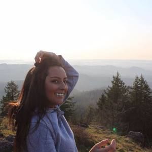 Meet your Posher, Monique